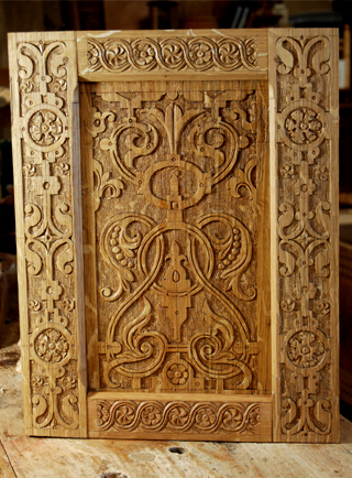 Carving  door
